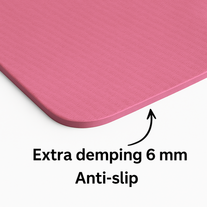 Close‑up lichtroze MyBodyFuel‑yogamat met antislipstructuur, 6 mm demping