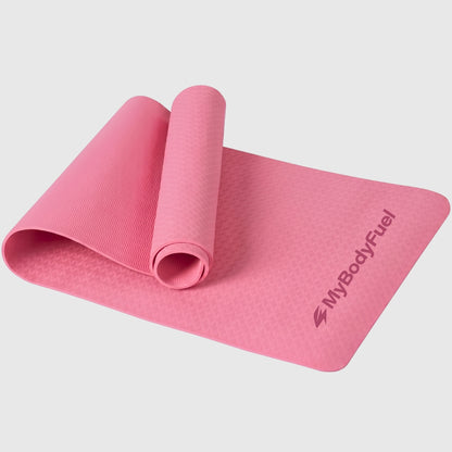Licht roze yogamat MyBodyFuel – opgerold, 6 mm dik, antislip